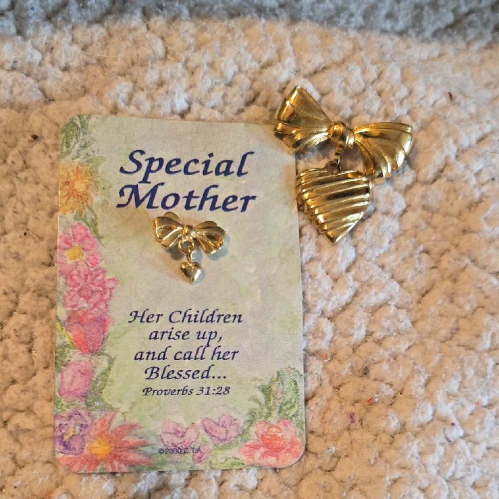 2 Mothers Day Pins